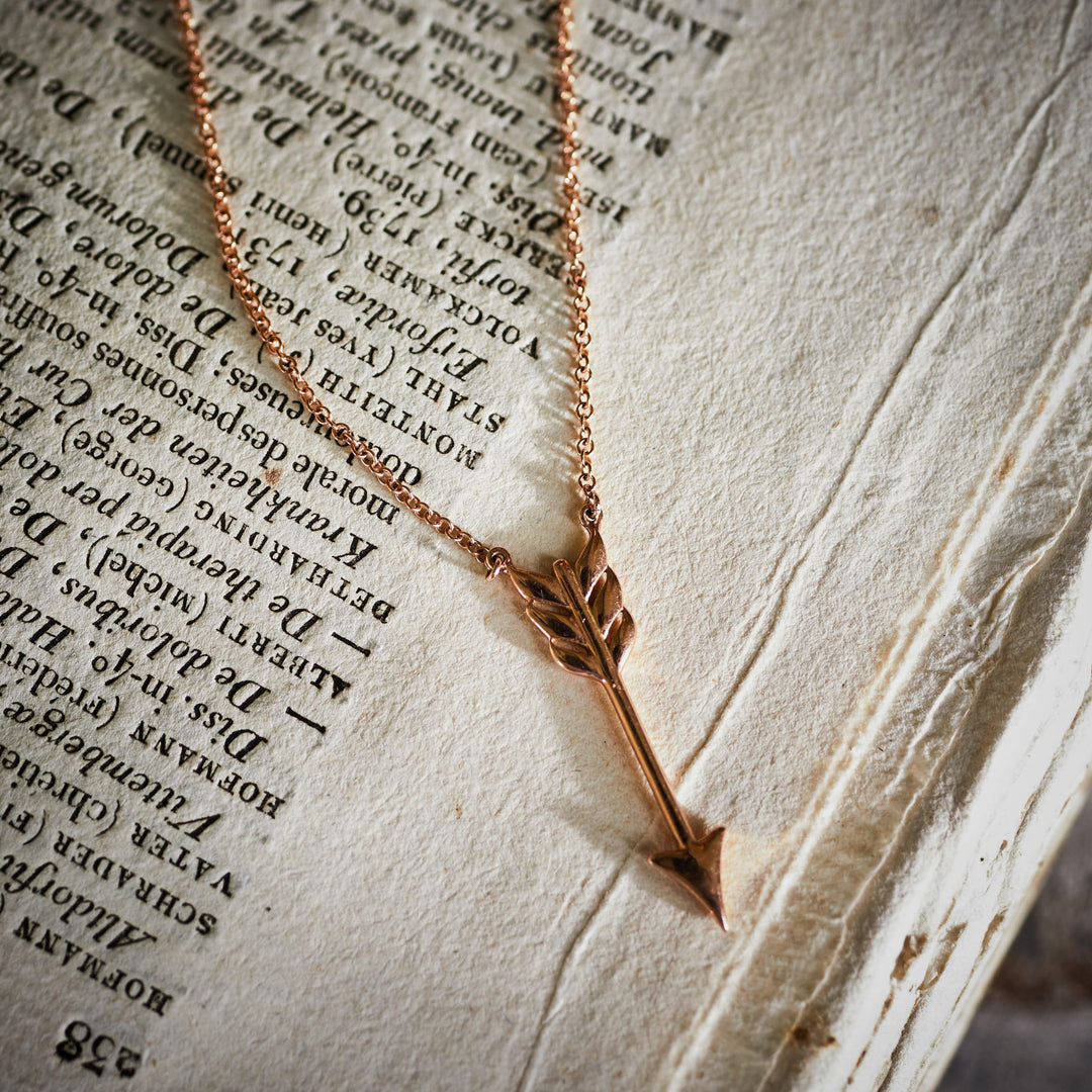 The Huntress Jewelry THE HUNTRESS | ROSE GOLD MEDIUM ARROW NECKLACE