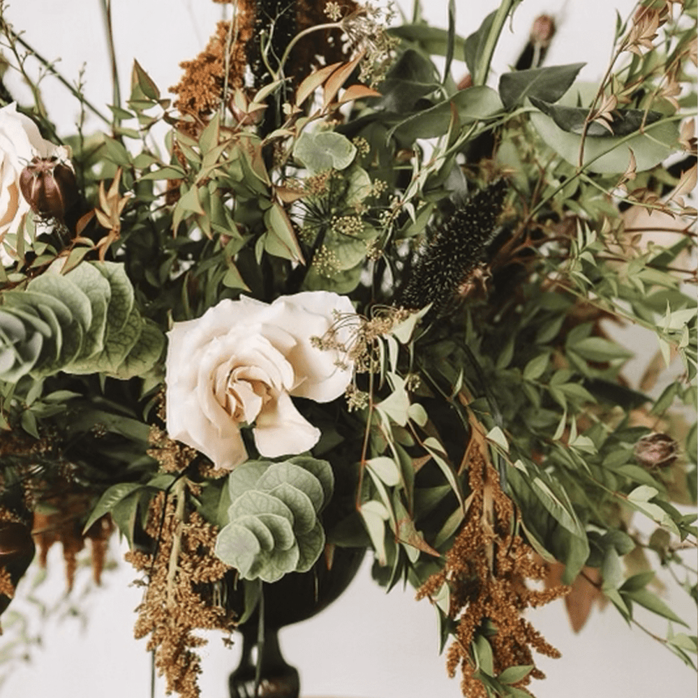 https://www.thehuntressny.com/cdn/shop/files/the-huntress-new-york-grand-made-to-order-flower-bouquets-the-huntress-new-york-pound-ridge-43358222090531.png?v=1699909678&width=1000