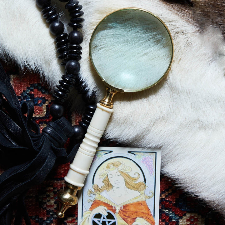 The Huntress Accessories Magnifying Glass